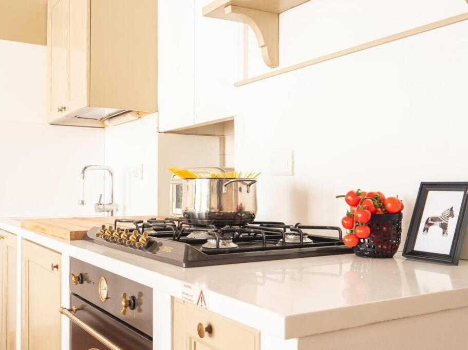 מילאנו Romantic Flat On Navigli River By Easylife מראה חיצוני תמונה